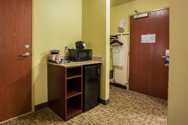 Cobblestone Inn & Suites - Altamont image 9